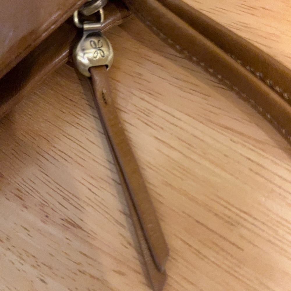 HOBO Evolve Wristlet in leather. - Picture 9 of 12